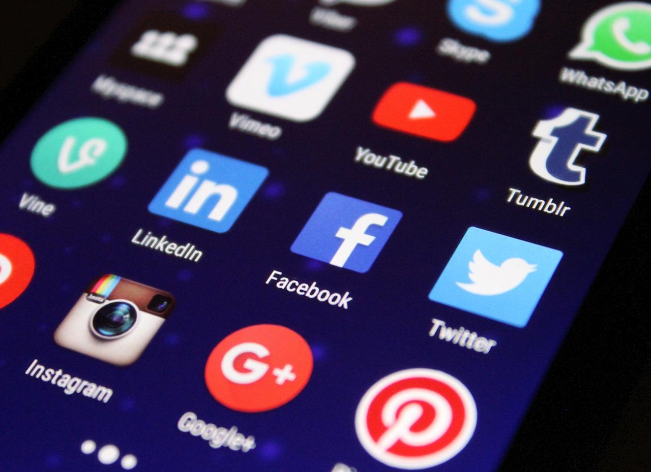 Leveraging Social Media to Enhance Your Email Outreach Strategy